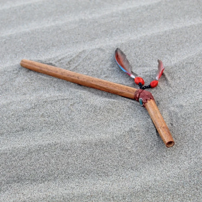 Tepi Applicator made of Algarrobo | Decorated with Peruvian Turquoise and Macaw Feather