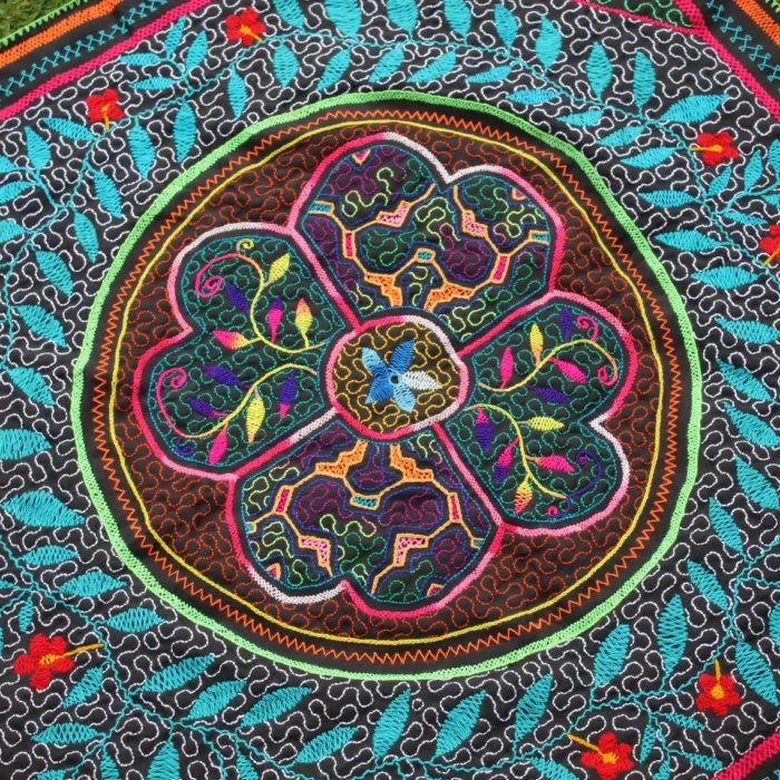 Shipibo Altar Cloth made by Shipibo Female Shaman | 90 cm x 86 cm | Shipibo Embroidery 