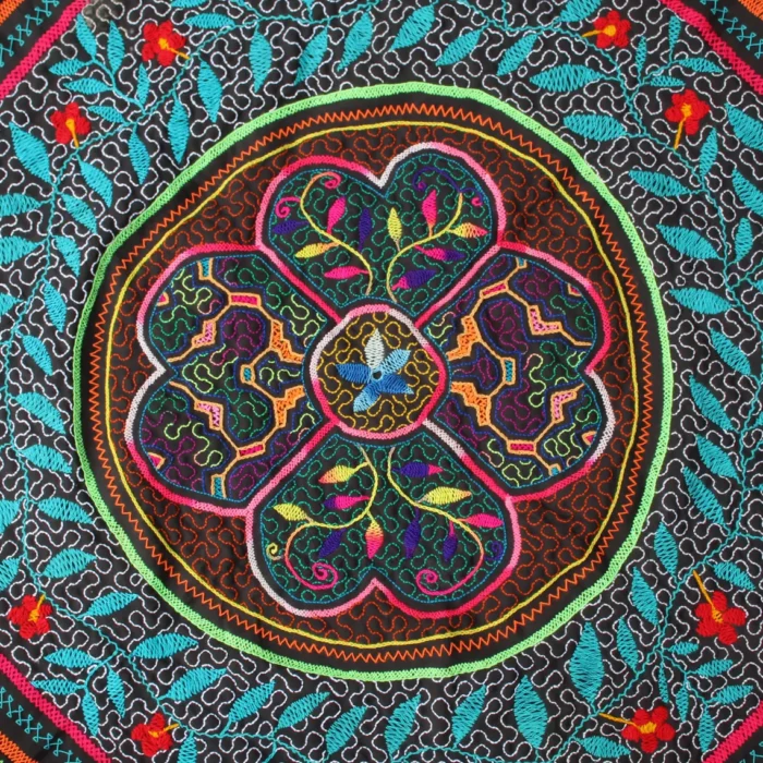 Shipibo Altar Cloth made by Shipibo Female Shaman | 90 cm x 86 cm | Shipibo Embroidery 