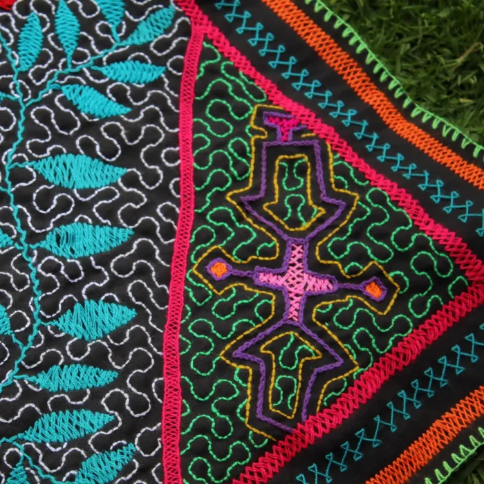Shipibo Altar Cloth made by Shipibo Female Shaman | 90 cm x 86 cm | Shipibo Embroidery 