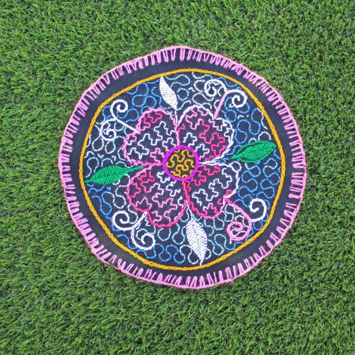 Shipibo Altar Cloth made by Shipibo Female Shaman | 23 cm in diameter | Traditional Shipibo Embroidery | Ayahuasca vision pattern
