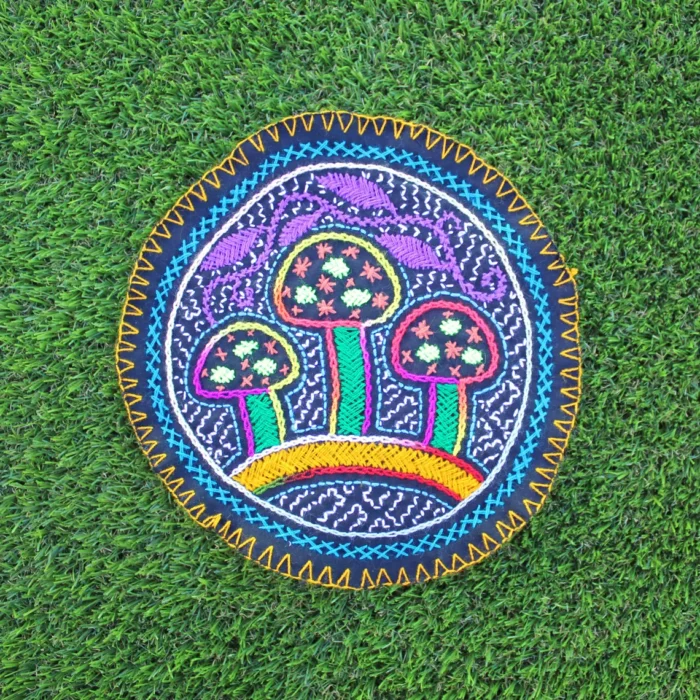 Shipibo Altar Cloth made by Shipibo Female Shaman | 23 cm in diameter | Traditional Shipibo Embroidery | Ayahuasca vision pattern