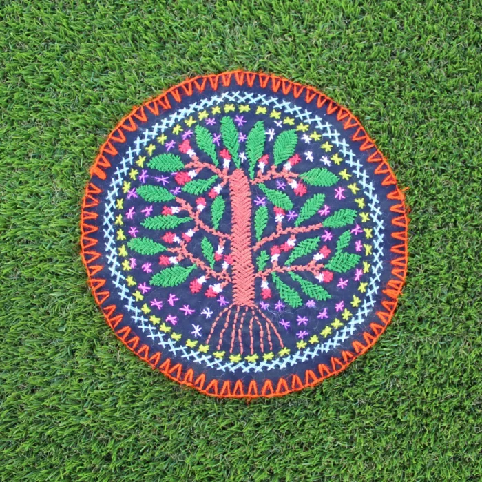 Shipibo Altar Cloth made by Shipibo Female Shaman | 22 cm in diameter | Traditional Shipibo Embroidery | Ayahuasca vision pattern